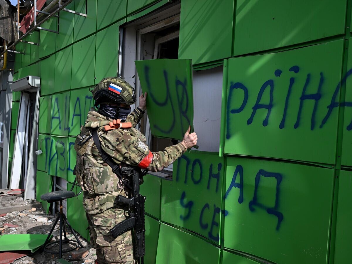    Российский военнослужащий в Судже© РИА Новости / Сергей Бобылев