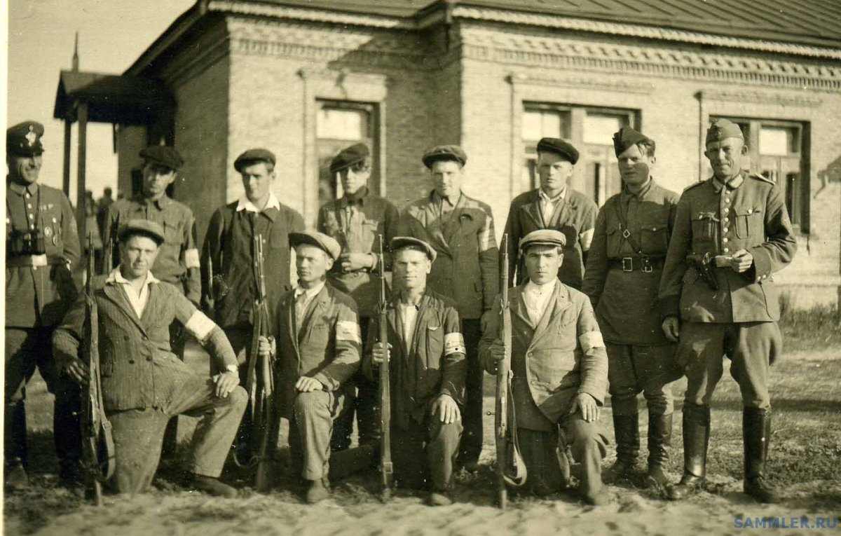 В 1943 году появилась негласная рекомендация – вербовать в ряды полицаев мужчин с «твёрдым характером, и на которых можно иметь надежду и доверять».