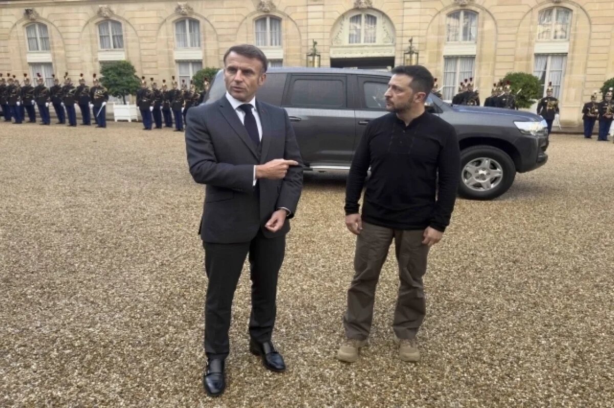    Зеленский отказался говорить по телефону с Макроном из-за общения со СМИ