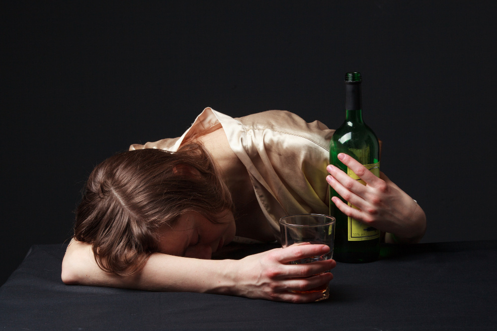 Железа подвергается деструктивному воздействию после любой выпивки. (источник изображения: freepik.com)