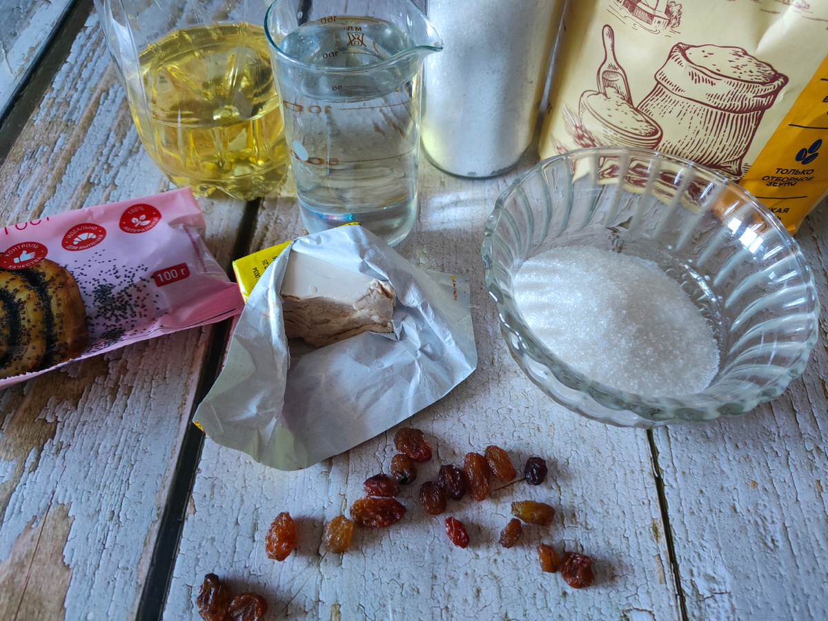 Для постного теста достаточно небольшого количества дрожжей. 