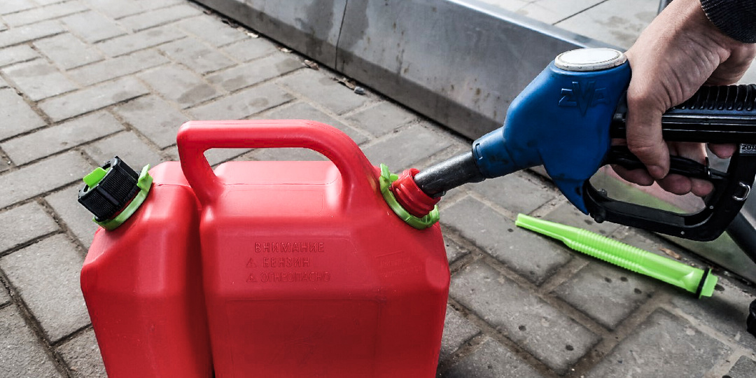 Как быстро вразумить оператора АЗС, который отказывается заправлять топливо в пластиковую канистру