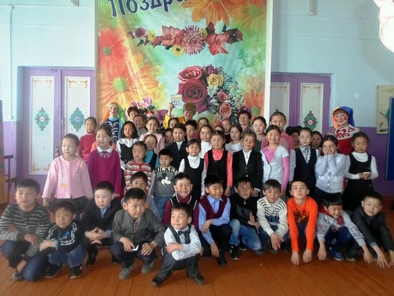 Все до одного читатели и давно уже проторили тропинку в сельскую библиотеку