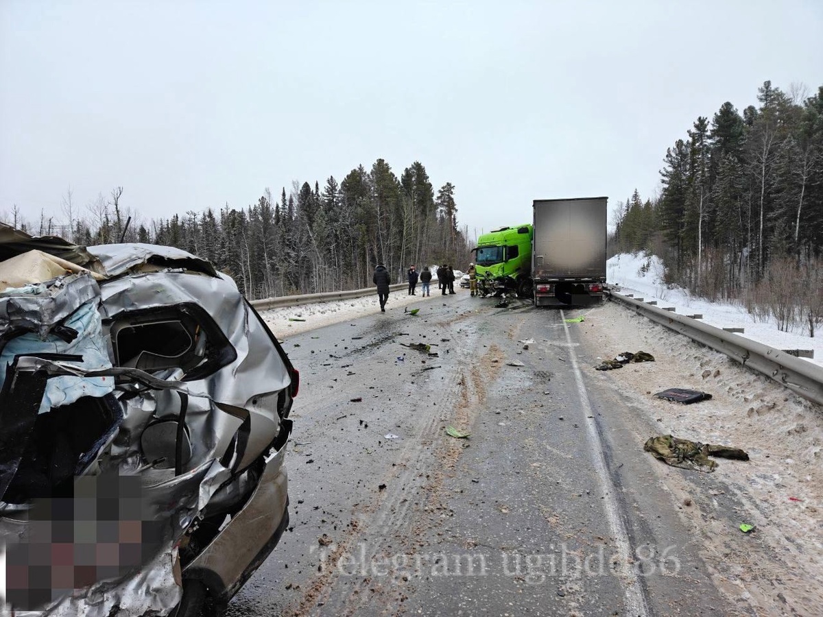    На автодороге в Югре погибли водитель и пассажир иномарки