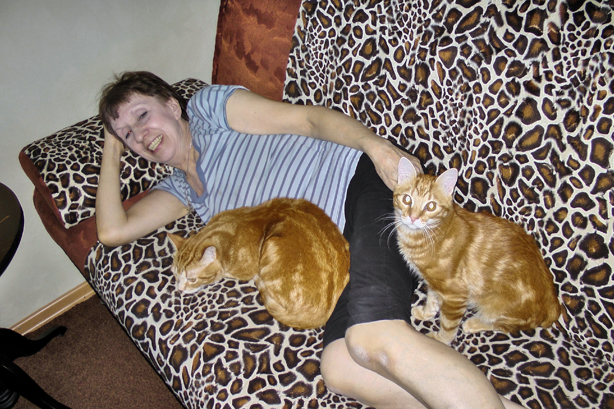 12 марта 2013 года. Мама с Филей (слева) и Тишей (справа).