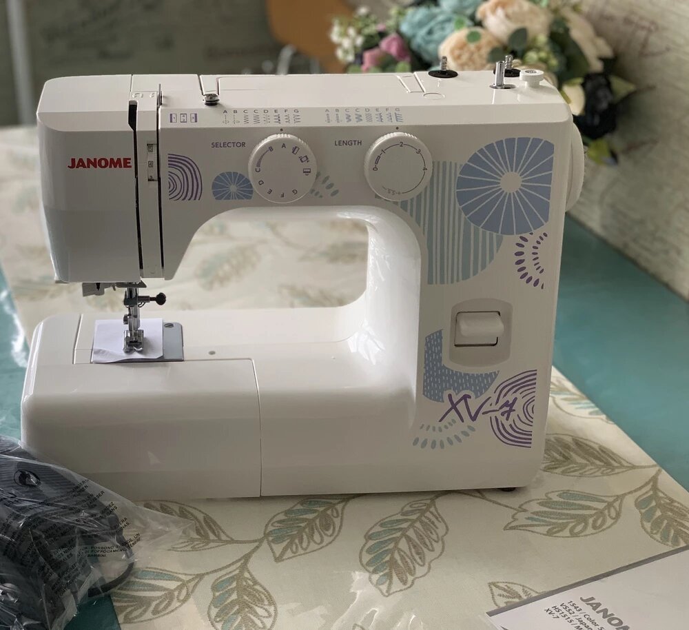 Электромеханическая швейная машина Janome XV-7