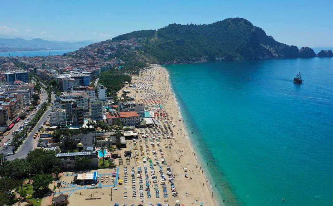 Турция в апреле. Вид на побережье Алании