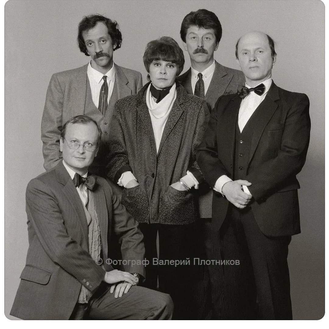 Вадим Жук и артисты театра "Четвертая стена". Фото Валерия Плотникова