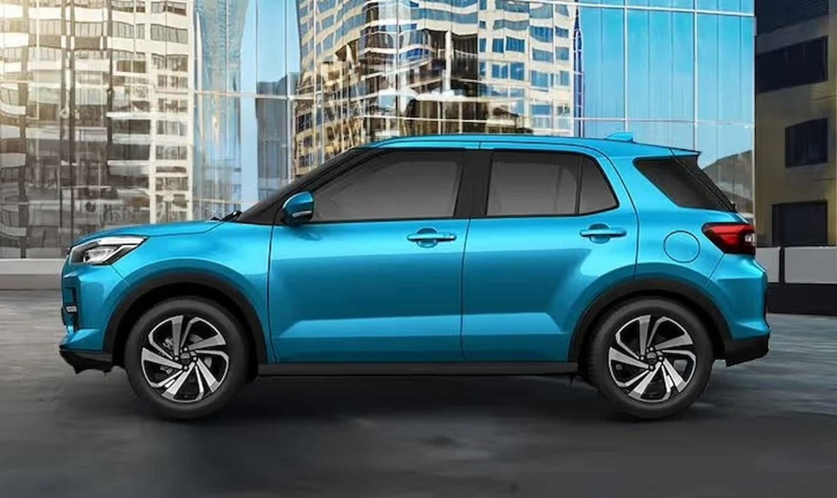 С момента своего дебюта в начале 2019 года субкомпактный кроссовер Toyota Raize добился отличных результатов в Японии. Машина, построенная на базе Daihatsu Rocky, близка к тому, чтобы спустя почти 6 лет производственного цикла пережить рестайлинг. 

Больших ожиданий от модернизации автомобиля в японской прессе нет. Хотя о некоторых потенциальных изменениях «паркетника» инсайдерам уже известно.