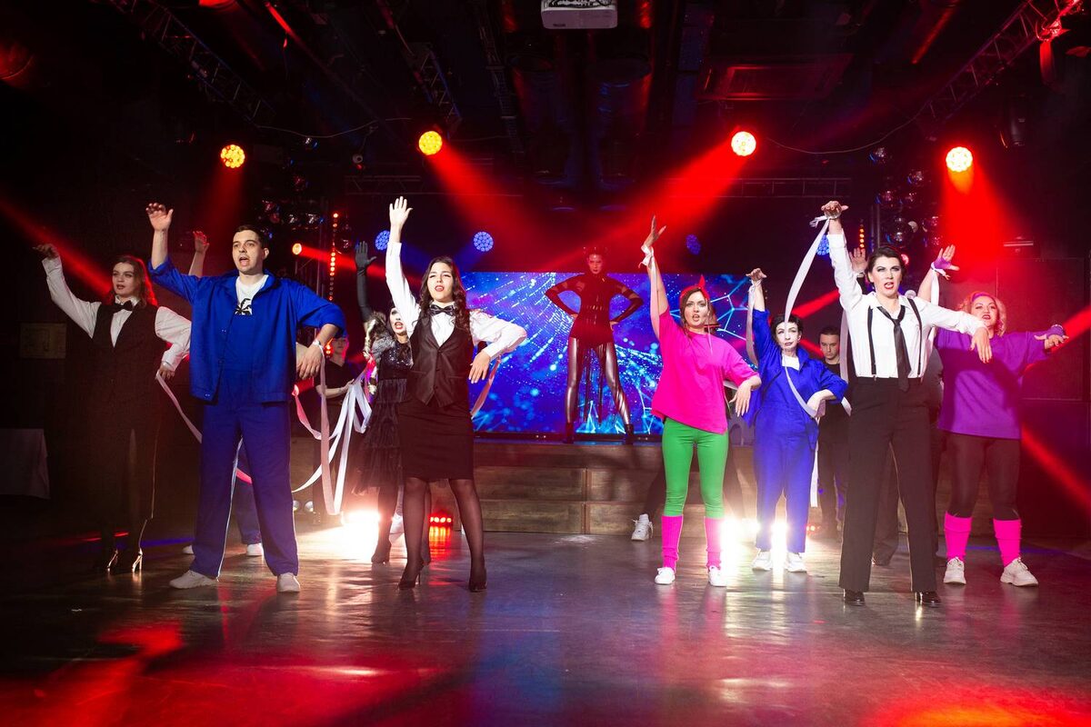 Сегодня они не только специалисты своего дела, но и настоящие артисты! 🎭 