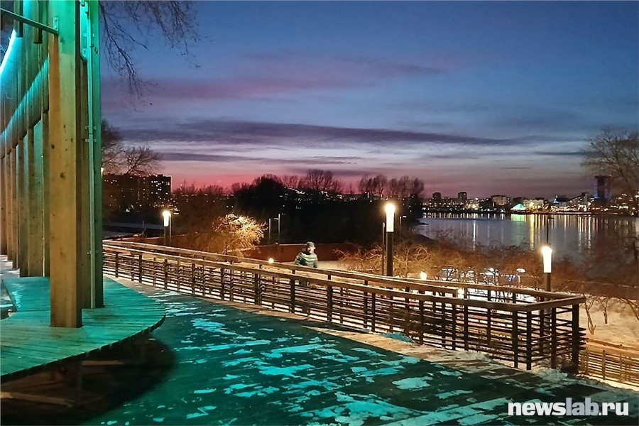 Сейчас для меня нет ничего лучше, чем вечерняя прогулка в уютном сквере
