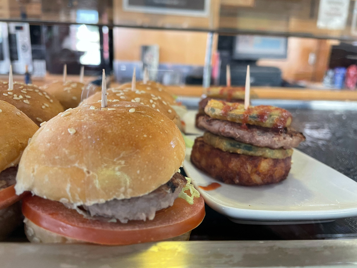 Это уже не совсем типичные тапас. Это дань моде и влияние Макдональдса