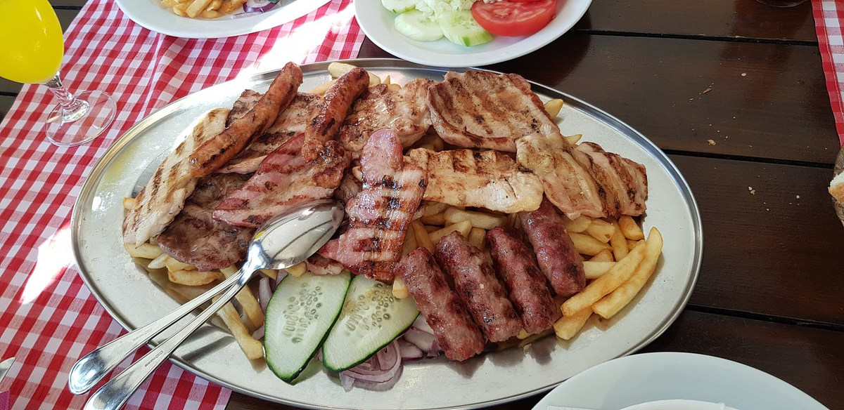 фото https://www.tripadvisor.ru/Restaurant_Review-g304074-d3410581-Reviews-Kuzina-Budva_Budva_Municipality.html#/media/3410581/?albumid=-182&type=ALL_INCLUDING_RESTRICTED&category=-182