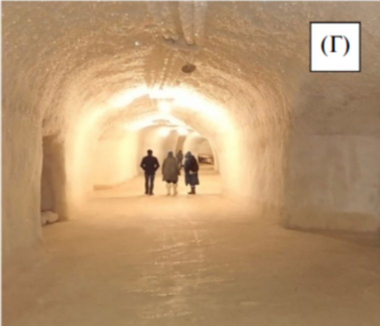 Интерьер центральной галереи мерзлотника, высота потолка около 5 м. Фото: «Известия Русского географического общества»