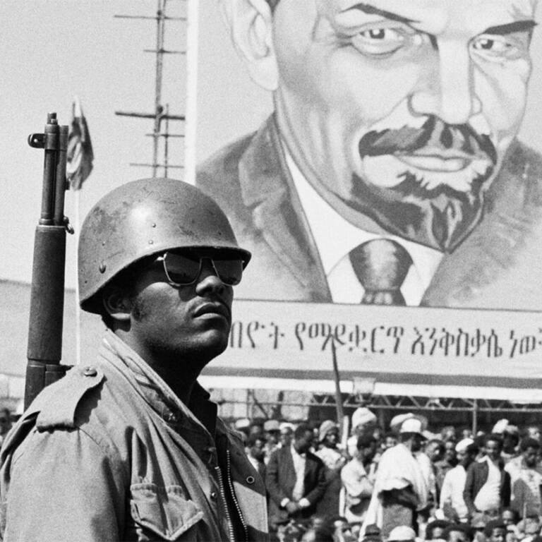 Портрет Владимира Ленина в центре Аддис-Абебы — напоминание о советском влиянии на социалистические страны Африки: В 70-х СССР активно поддерживал Эфиопию, и изображения советских лидеров были там вполне обычным явлением