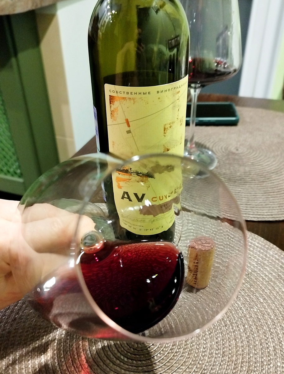 Яркий цвет в бокале