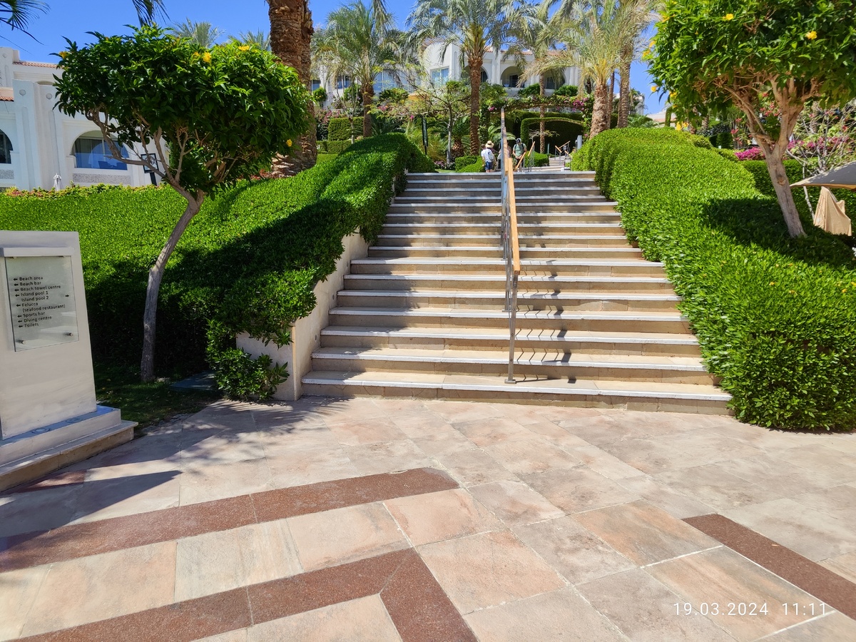 Очень ухоженная территория отеля