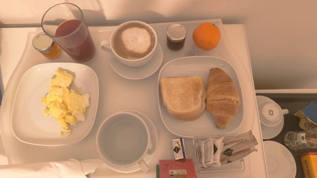 Такой завтрак у меня был каждый день в Риме, в отеле, прямо в номере. 