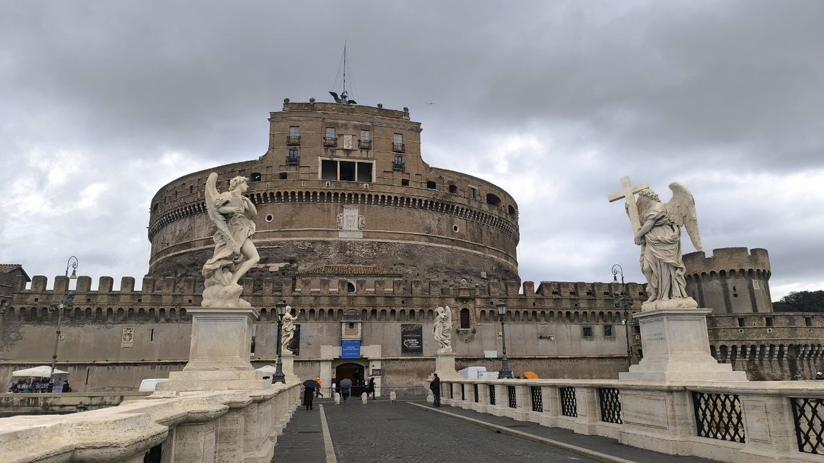 Замок Светого Ангела и начало моста