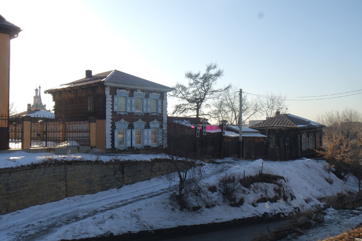 канонический вид: иркутское барокко, лиственницы, крутые спуски и подъёмы