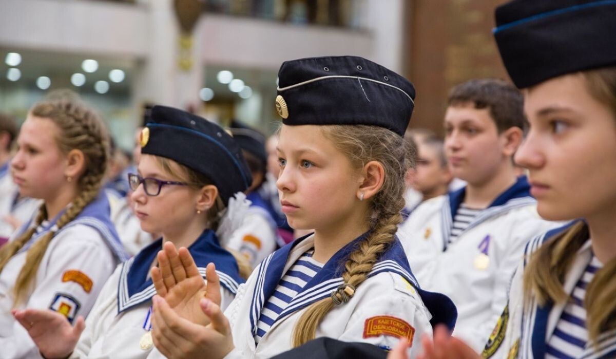     Участники акции «Нахимовская ленточка». Источник: victorymuseum.ru Автор фото: Пресс-служба Музея Победы