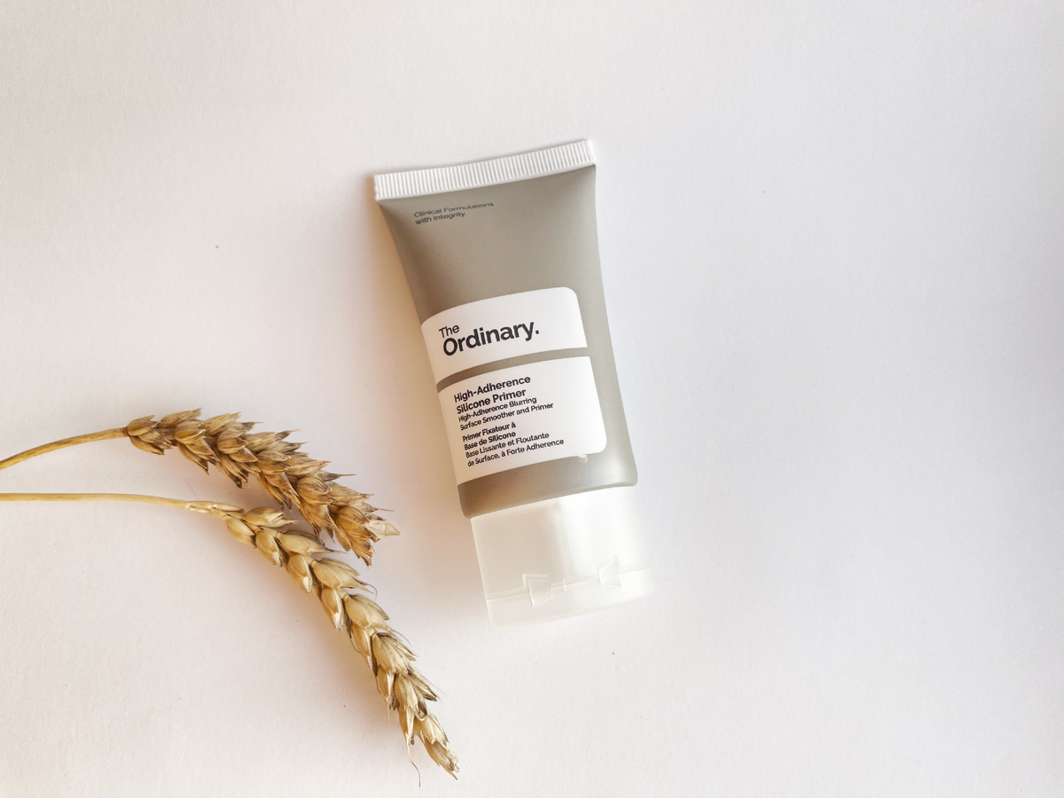 База под макияж – это один из тех продуктов, о которых многие слышали, но не все используют. А зря!