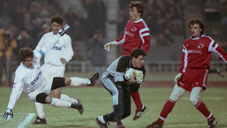    Момент матча «Спартак» — «Реал» (Мадрид). Москва. 1 марта 1991 г.Валерий Зуфаров и Александр Сенцов ТАСС