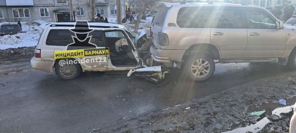    ДТП на Сухэ-Батора. Источник: "Инцидент Барнаул"