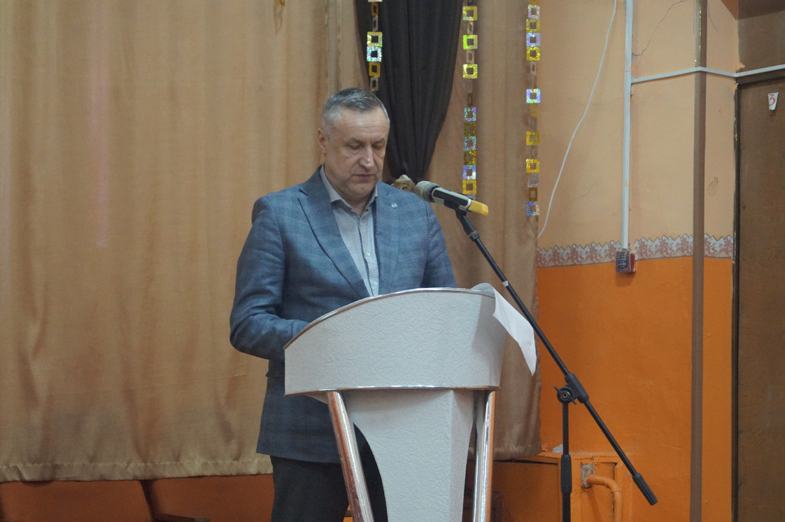 С докладом выступает первый заместитель главы Кунгурского округа Олег Лихачёв