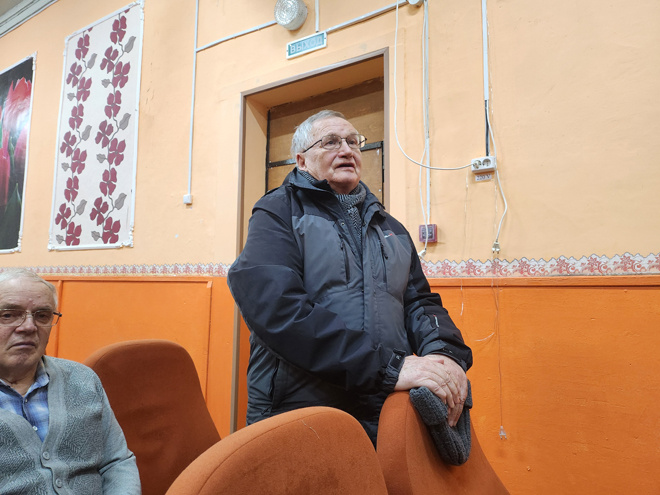 Владимир Сухарев со словами благодарности