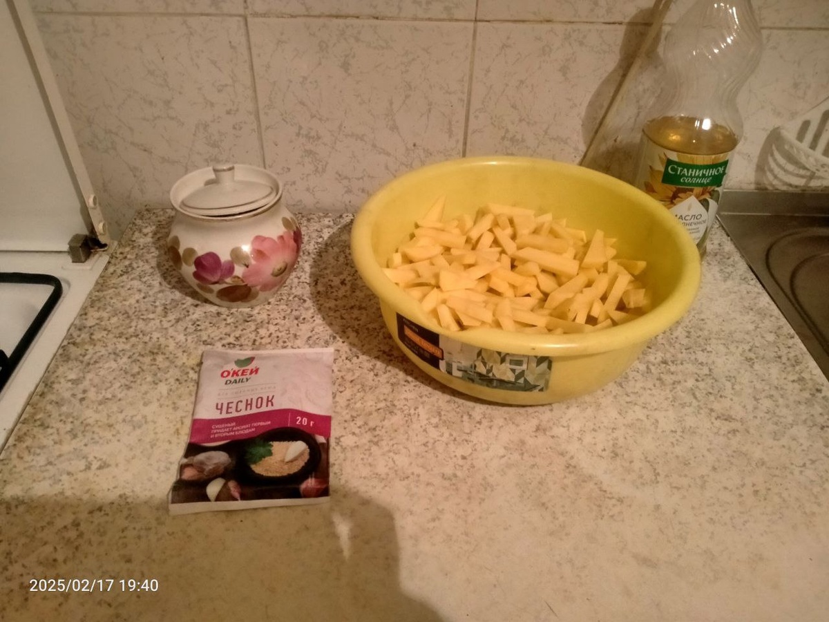 Продукты, необходимые для картофеля Фри