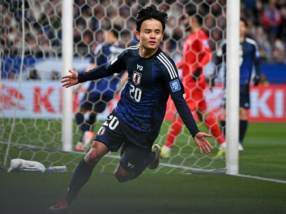    Такэфуса Кубо празднует забитый гол команды во время матча отборочного турнира азиатской группы C чемпионата мира по футболу FIFA между Японией и Бахрейном© Getty Images / Kenta Harada