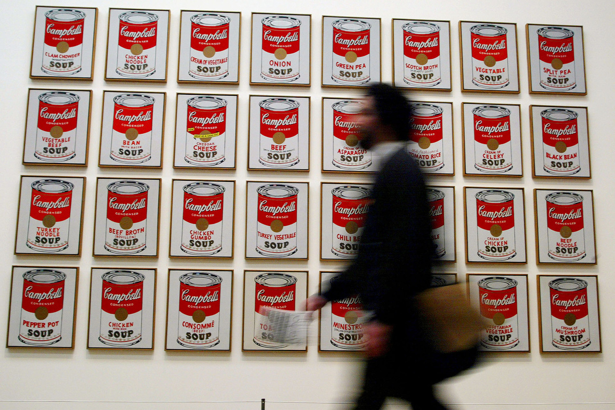    «Банки с супом Кэмпбелл» на выставке работ Энди Уорхола в галерее Тейт, 2002 год