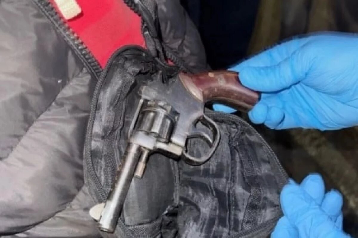    Во Владикавказе полиция задержала мужчину с самодельным револьвером