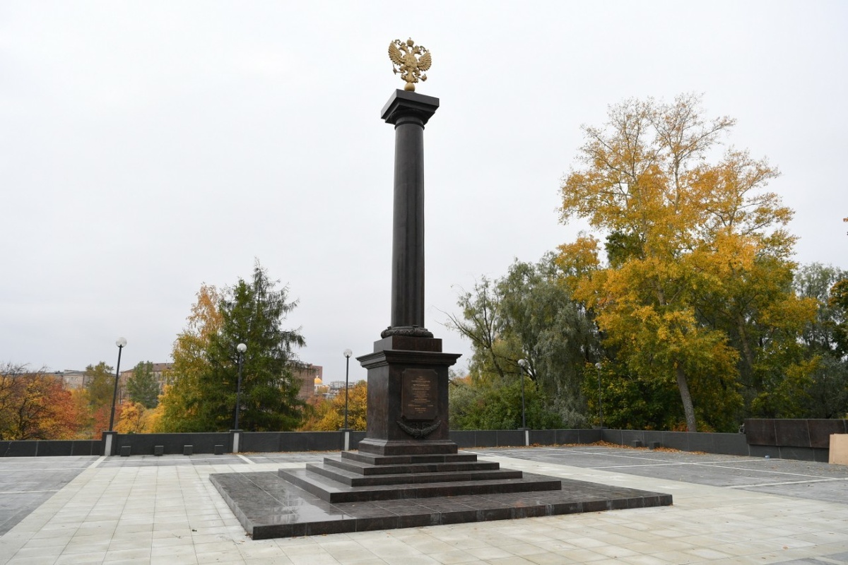    Стела "Город воинской славы" в Петрозаводске. Фото: "Республика"/ Сергей Юдин