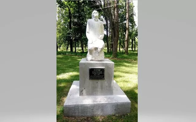 © commons.wikimedia.org
Памятник Святославу Рихтеру в Яготине Киевской области