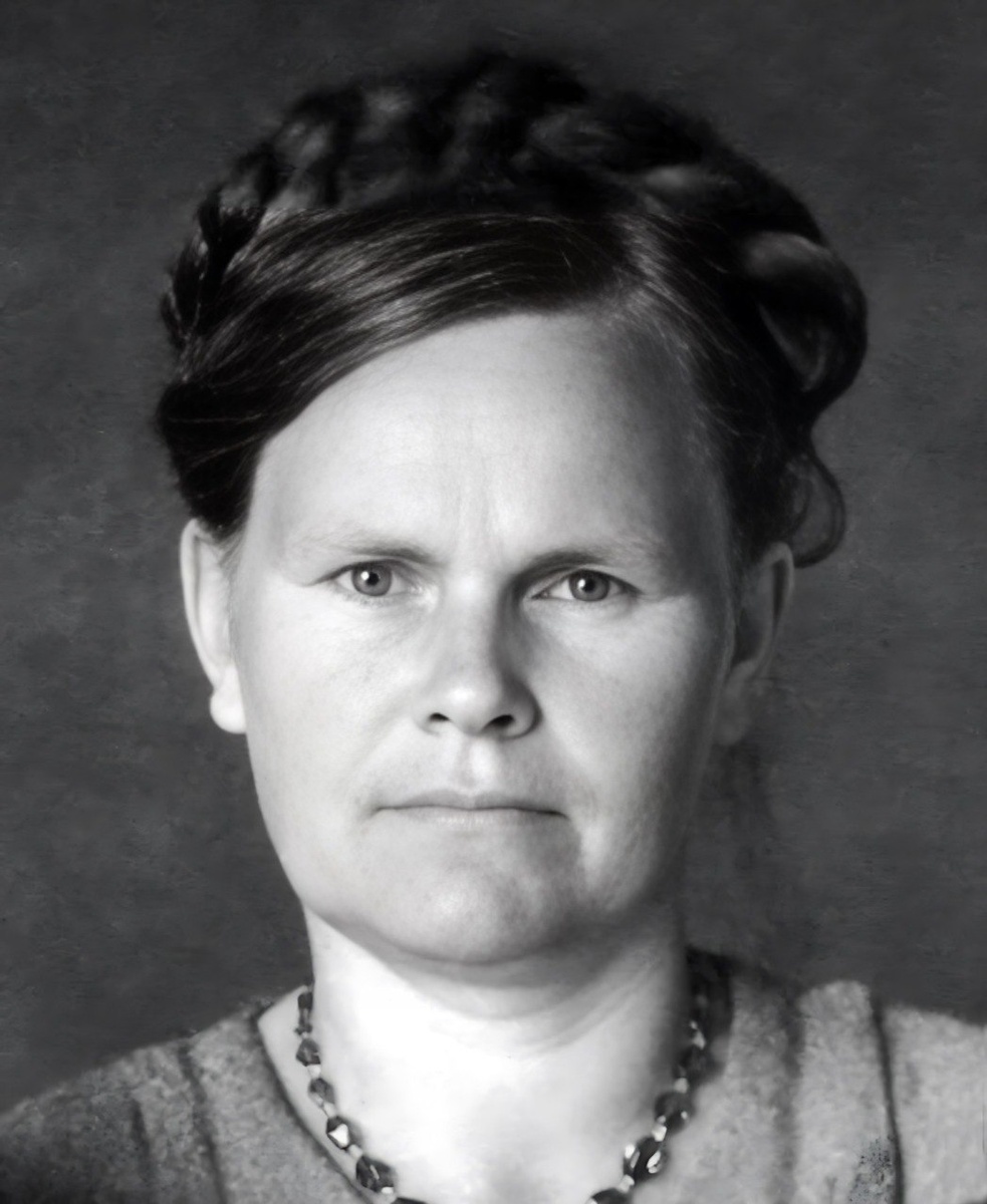 Мотовилова (Чешуина) Анастасия Николаевна, около 40 лет