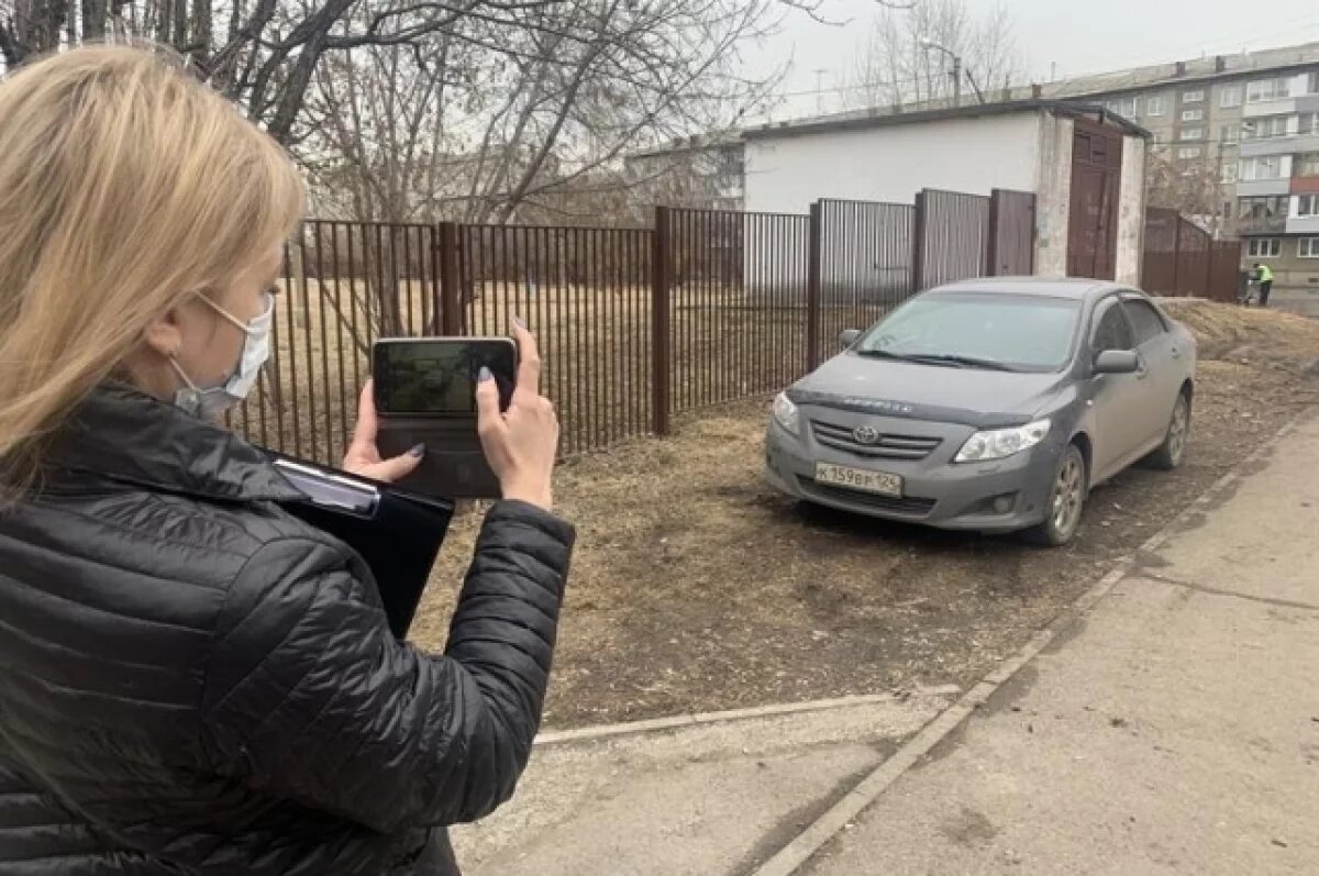    Паркующихся на газонах волгоградцев оштрафуют автоматически