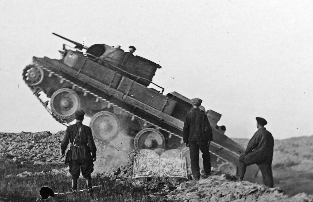 ПТ-1А, развитие плавающего танка ПТ-1, ставшее тупиковым.