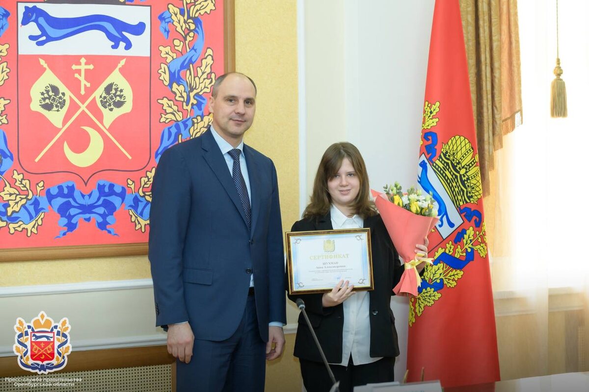  📷    Паслер вручил сертификаты на приобретение жилья выдающимся спортсменам Оренбуржья Андрей Севостьянов