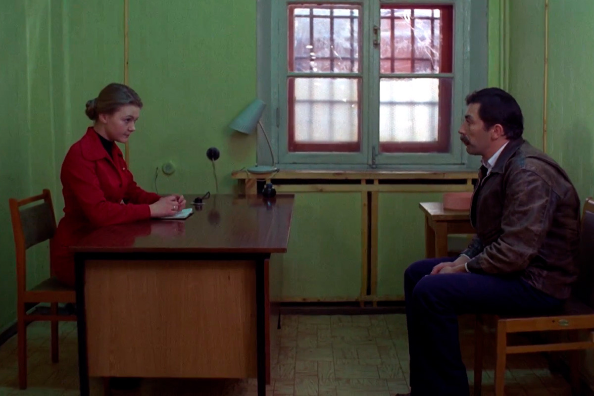 «Мосфильм» / VK📷Сцена с молодым адвокатом Светланой Георгиевной навеяна реальным эпизодом из жизни дочери режиссера, кадр из фильма «Мимино»