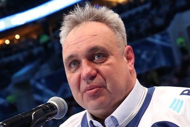     Легендарного хоккеиста-рекордсмена Игоря Дорофеева задержали за самоудовлетворение у детской библиотеки в Москве