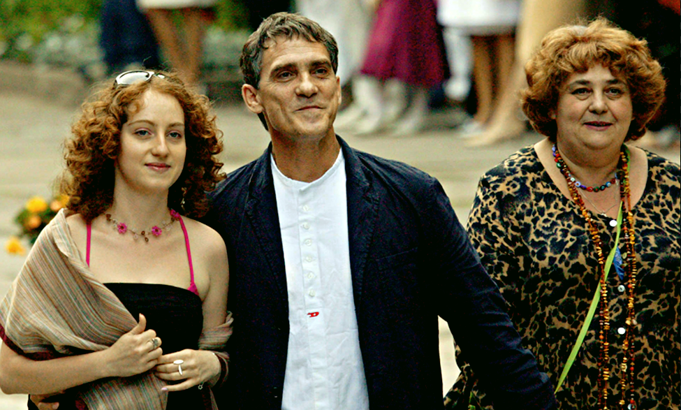 Валера с женой и дочерью Никой