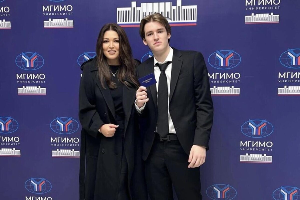    Ирина Дубцова с сыном Артемом Социальные сети