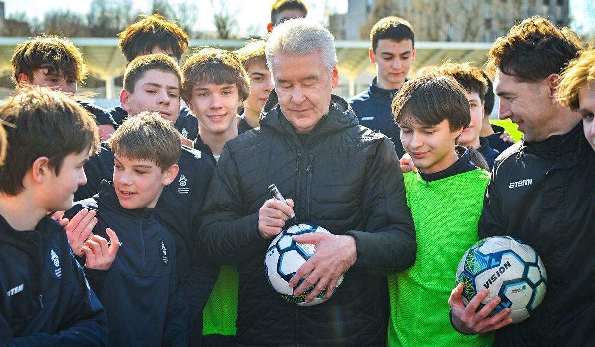     Сергей Собянин на стадионе «Локомотив» в Люблине. Источник: mos.ru Автор фото: Пресс-служба Мэра и Правительства Москвы