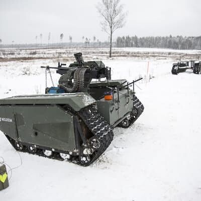    Боевой робот THeMIS на испытаниях. Фото: Яндекс Картинки.