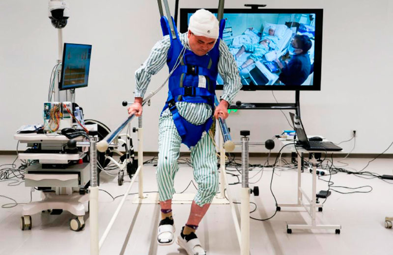 Китайский нейроимплант помогает парализованным пациентам снова ходить