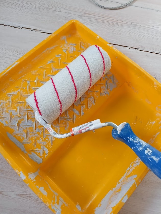 валик у меня не сильно лохматый и шерсть из него не лезет