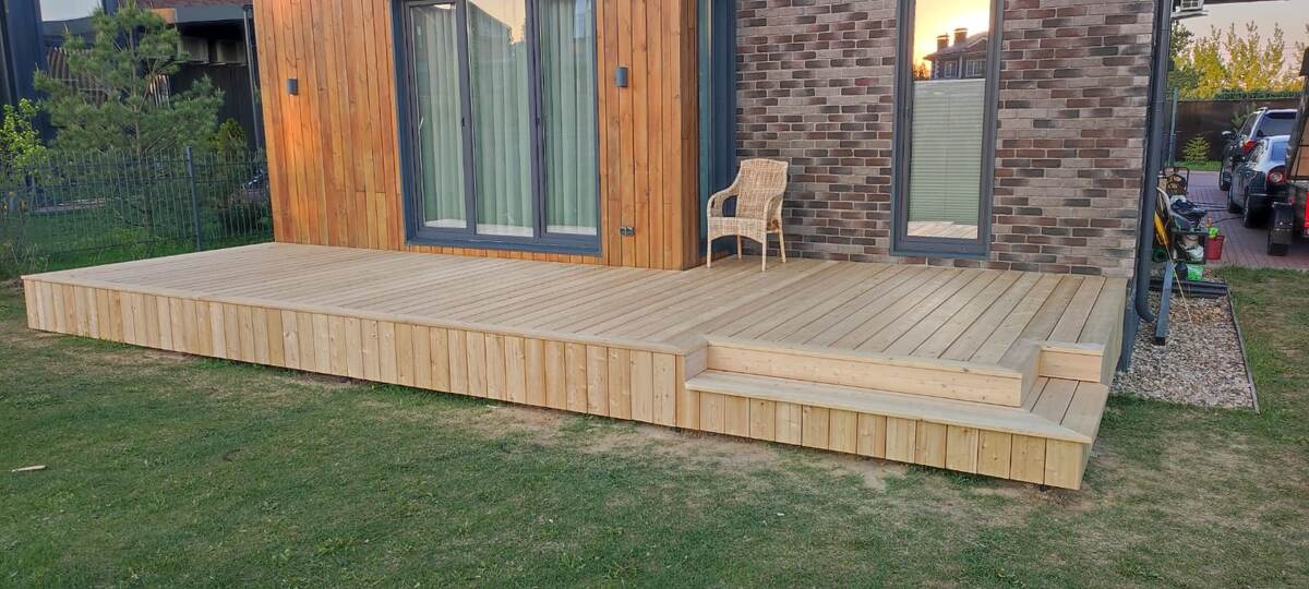 Пристроили террасу на сваях к готовому дому