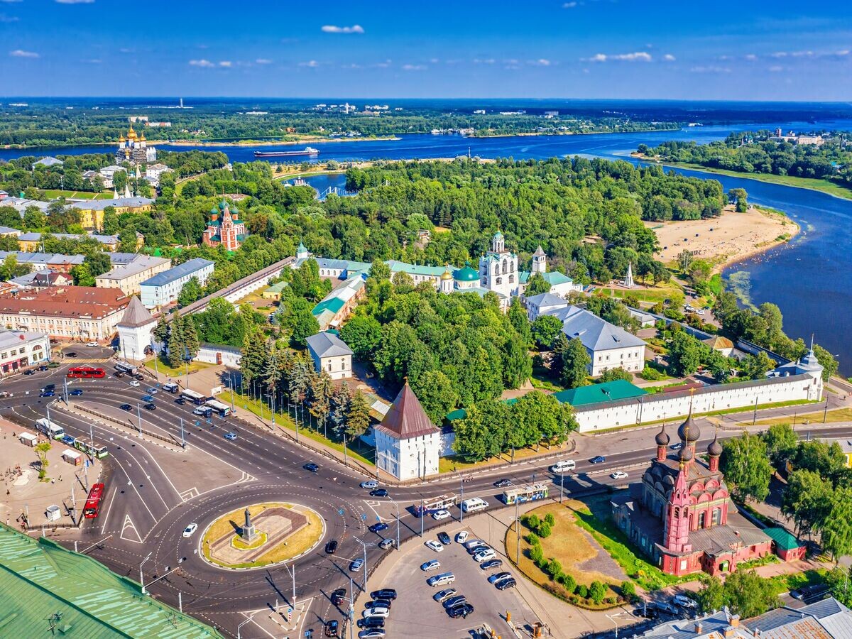    Вид на город Ярославль© iStock.com / nantonov